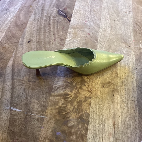 Size 7 shoes like new - Picture 3 of 5